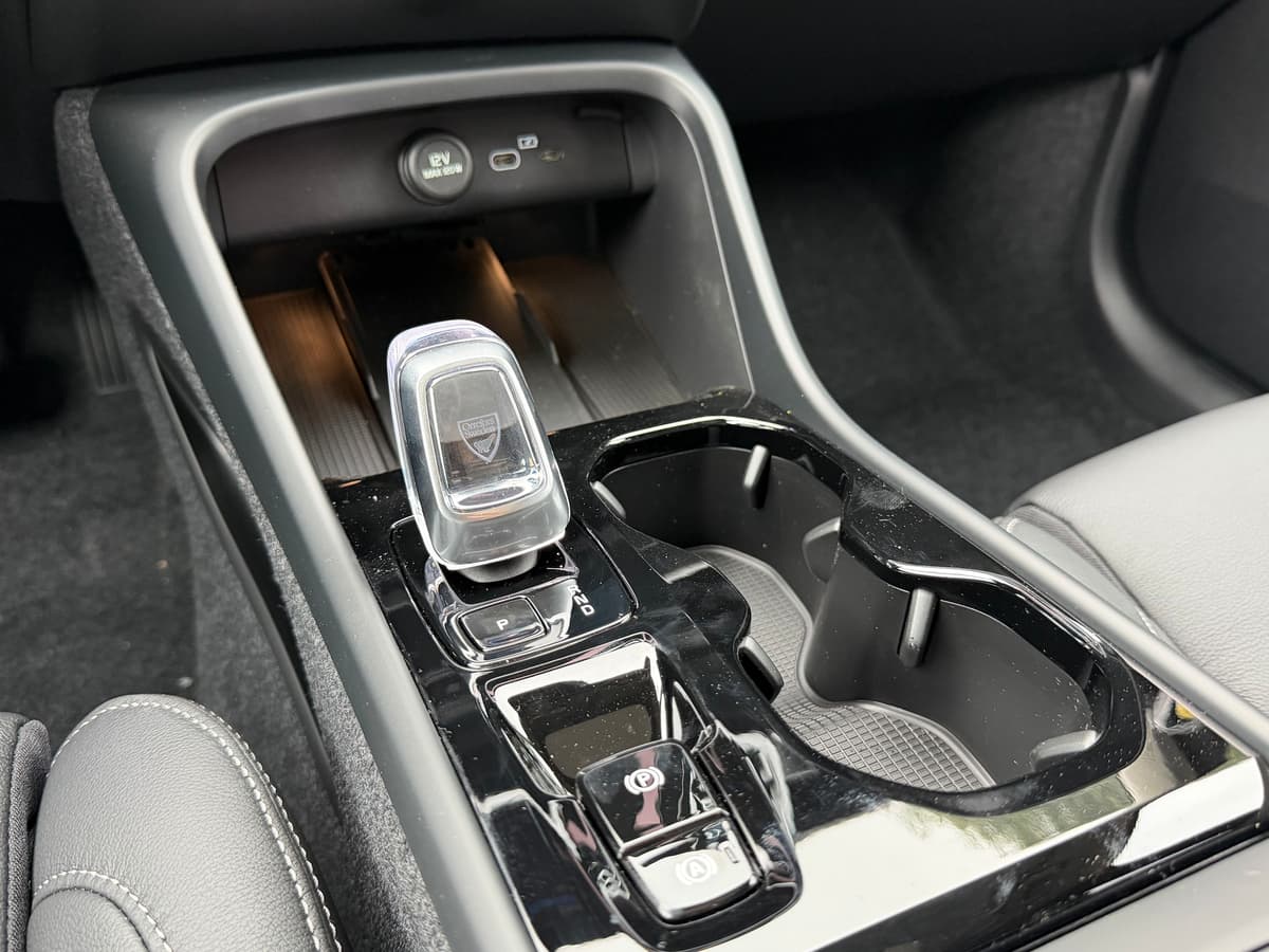 2026 Volvo XC40 - Image 12