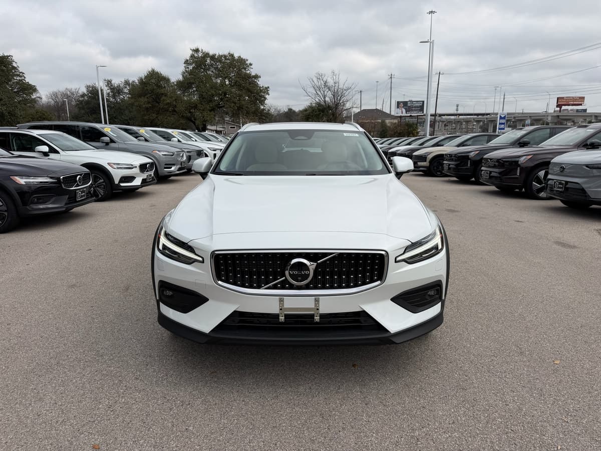 2026 Volvo V60 Cross Country - Image 6