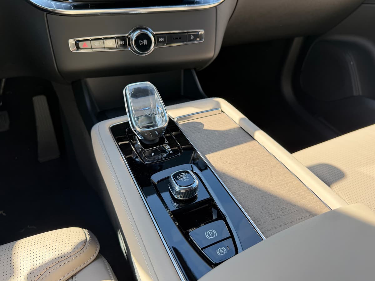 2026 Volvo XC90 - Image 13