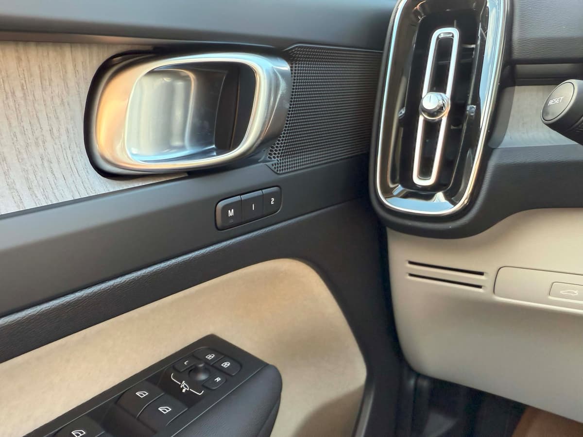 2026 Volvo XC40 - Image 22