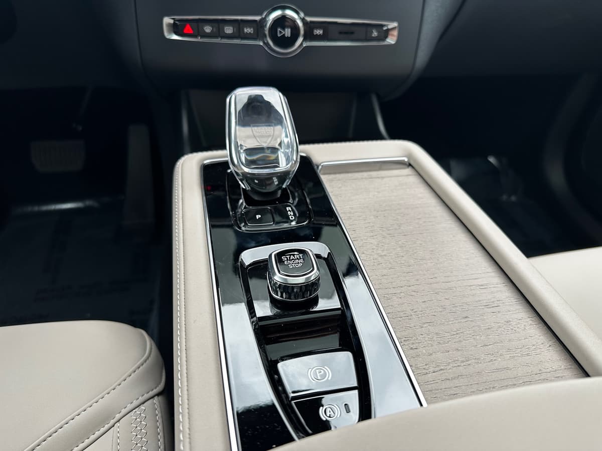 2025 Volvo XC90 plug-in hybrid - Image 14