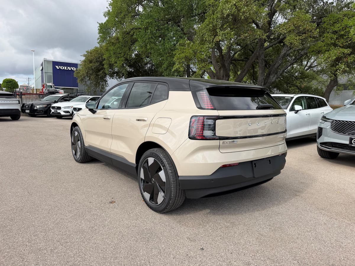 2026 Volvo EX30 - Image 4