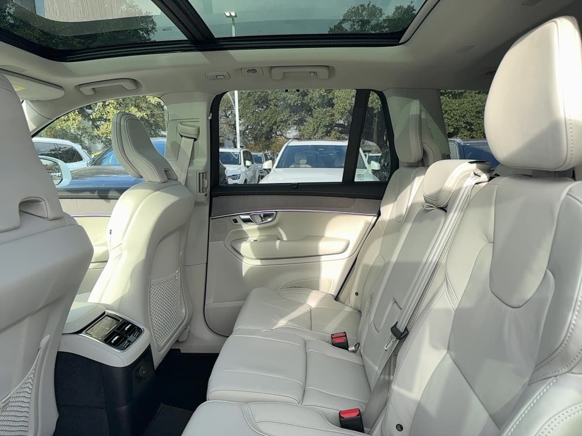 2026 Volvo XC90 plug-in hybrid - Image 12