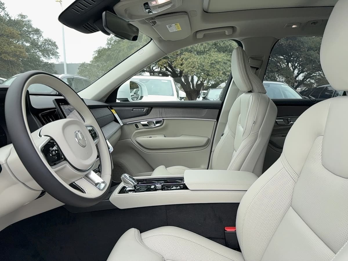 2026 Volvo XC90 plug-in hybrid - Image 12