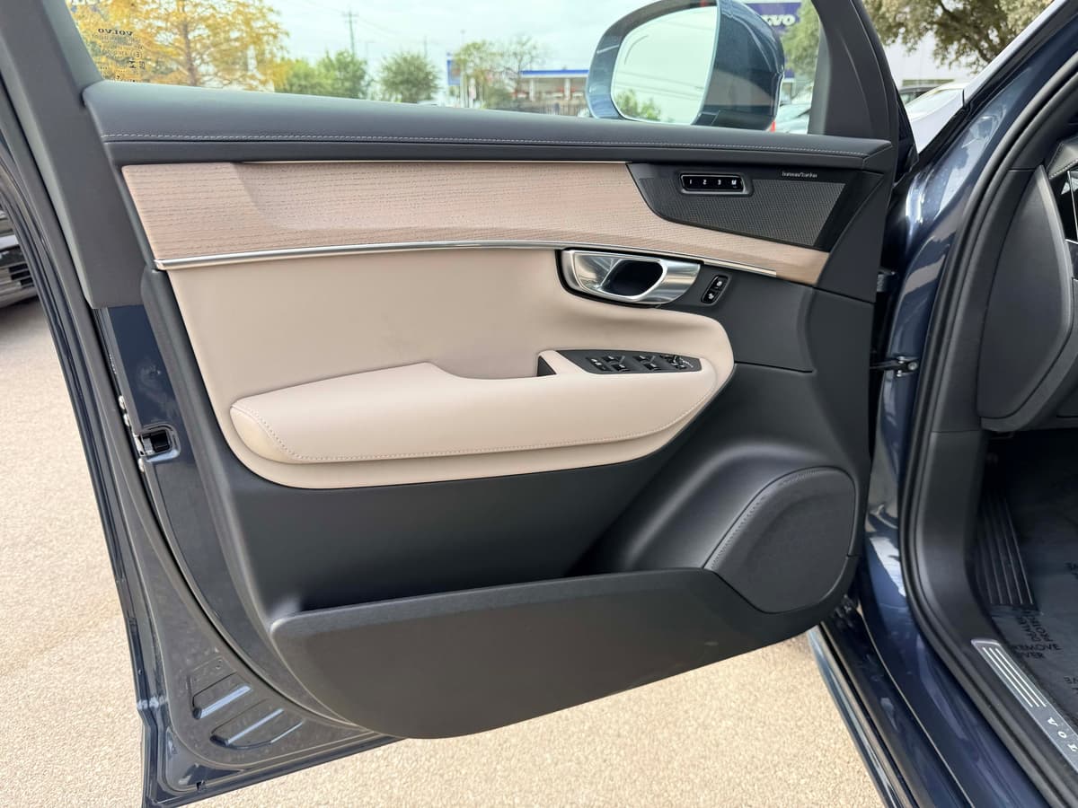 2026 Volvo XC90 - Image 10