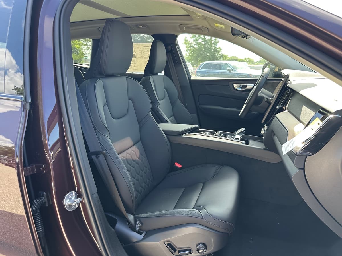 2026 Volvo XC60 - Image 8