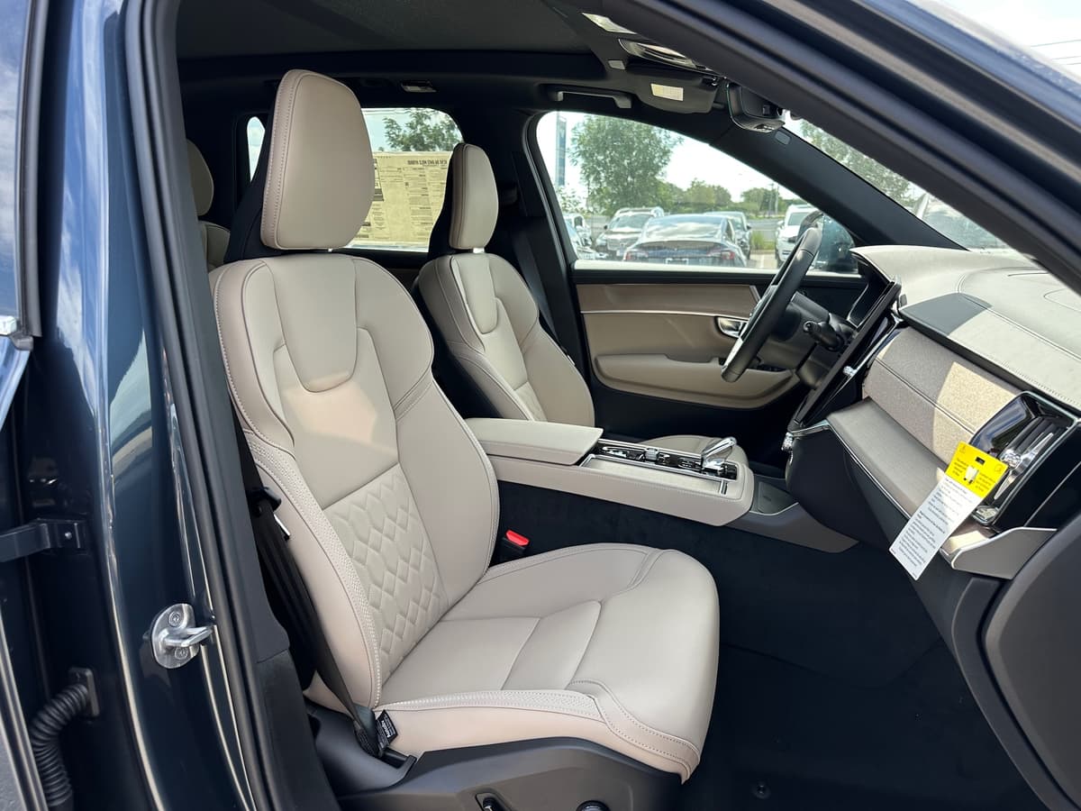 2026 Volvo XC90 - Image 8