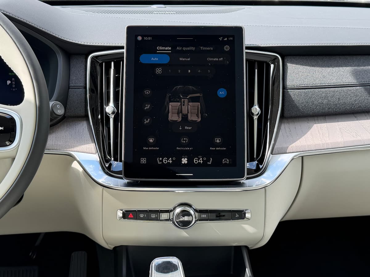 2026 Volvo XC90 plug-in hybrid - Image 13