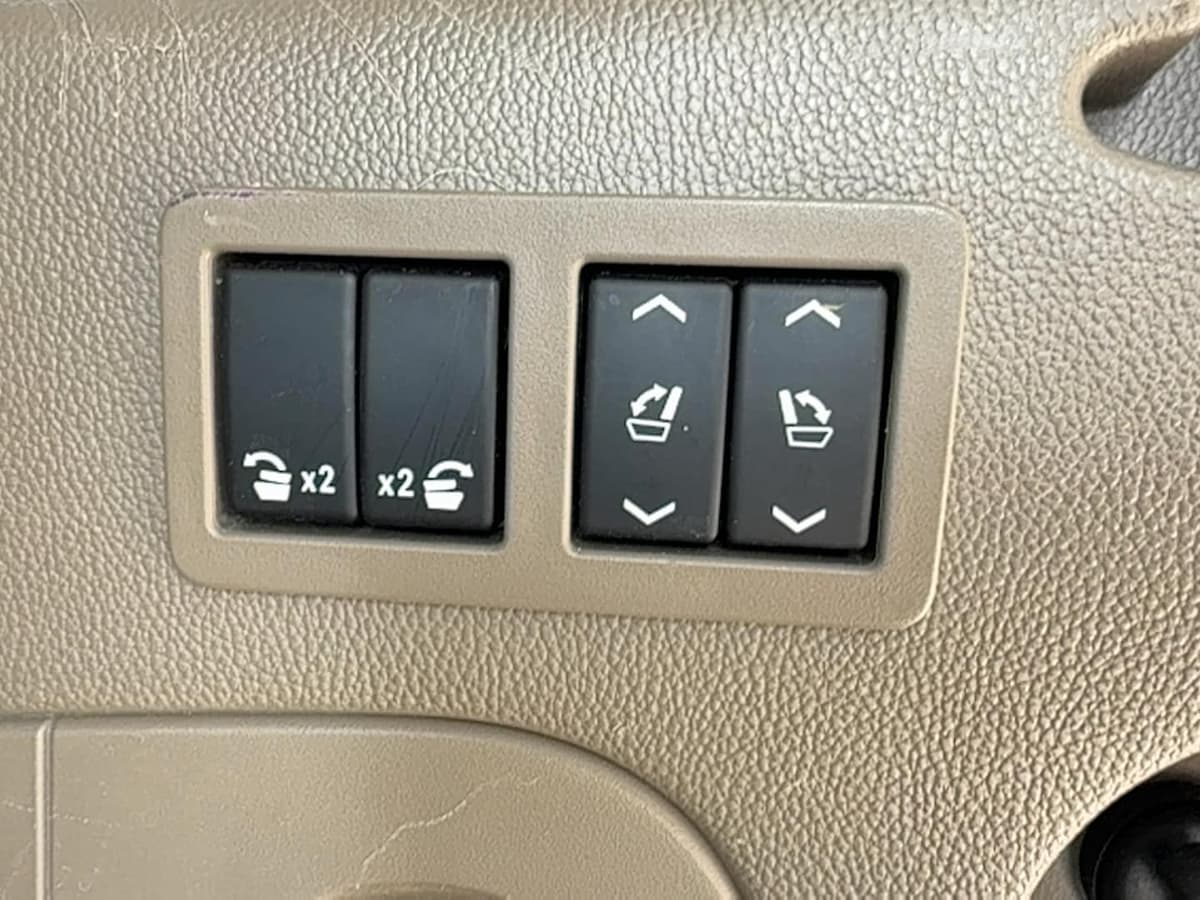 2017 GMC Yukon XL - Image 28