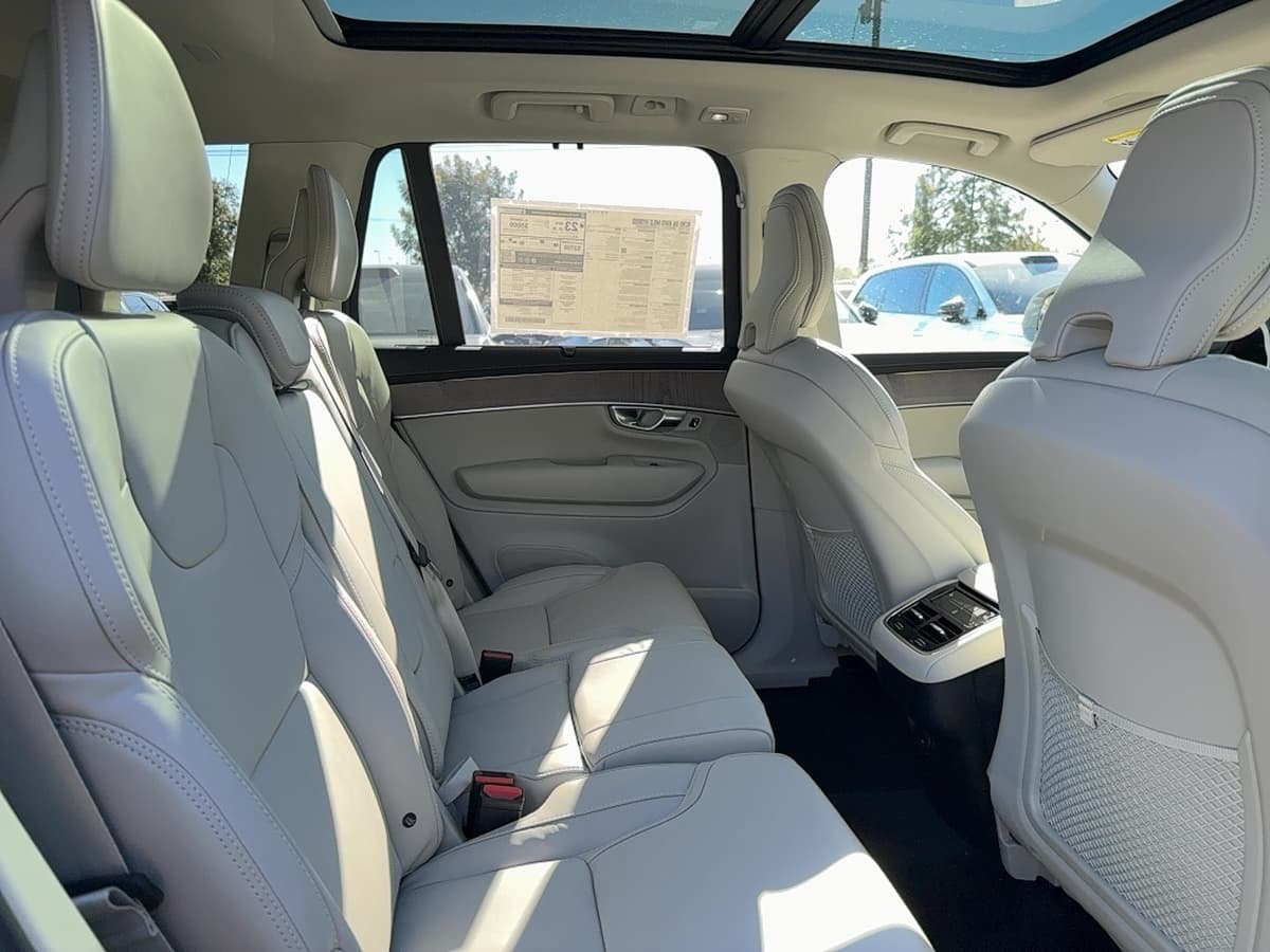 2026 Volvo XC90 - Image 11