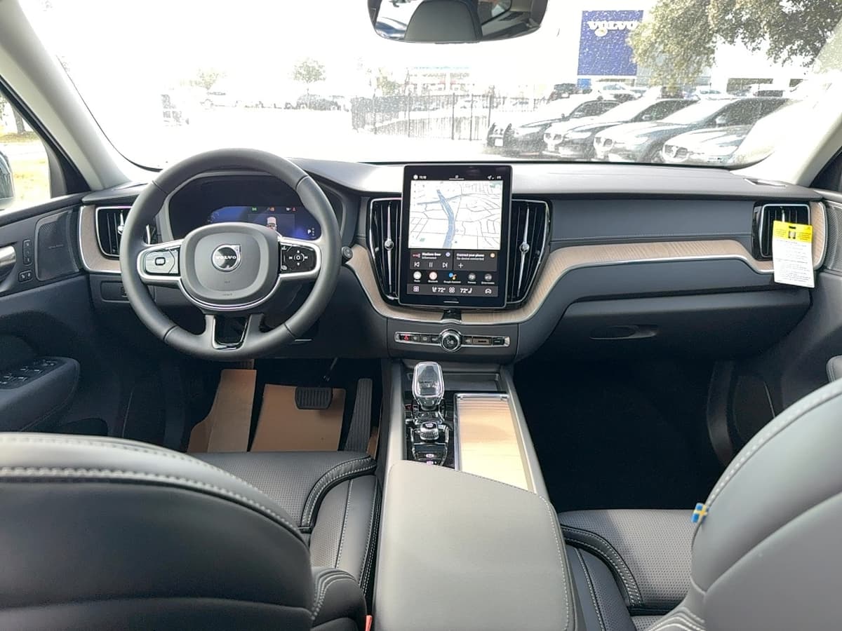 2026 Volvo XC60 - Image 17