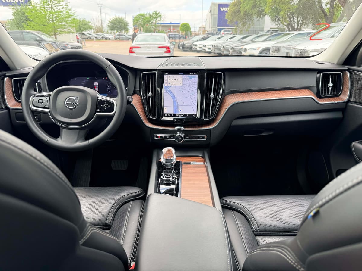 2024 Volvo XC60 plug-in hybrid - Image 15