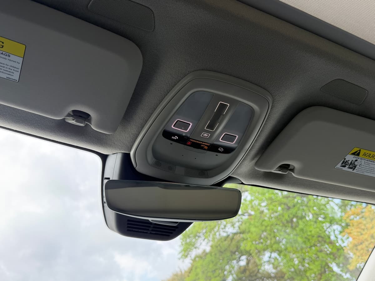 2026 Volvo XC40 - Image 15