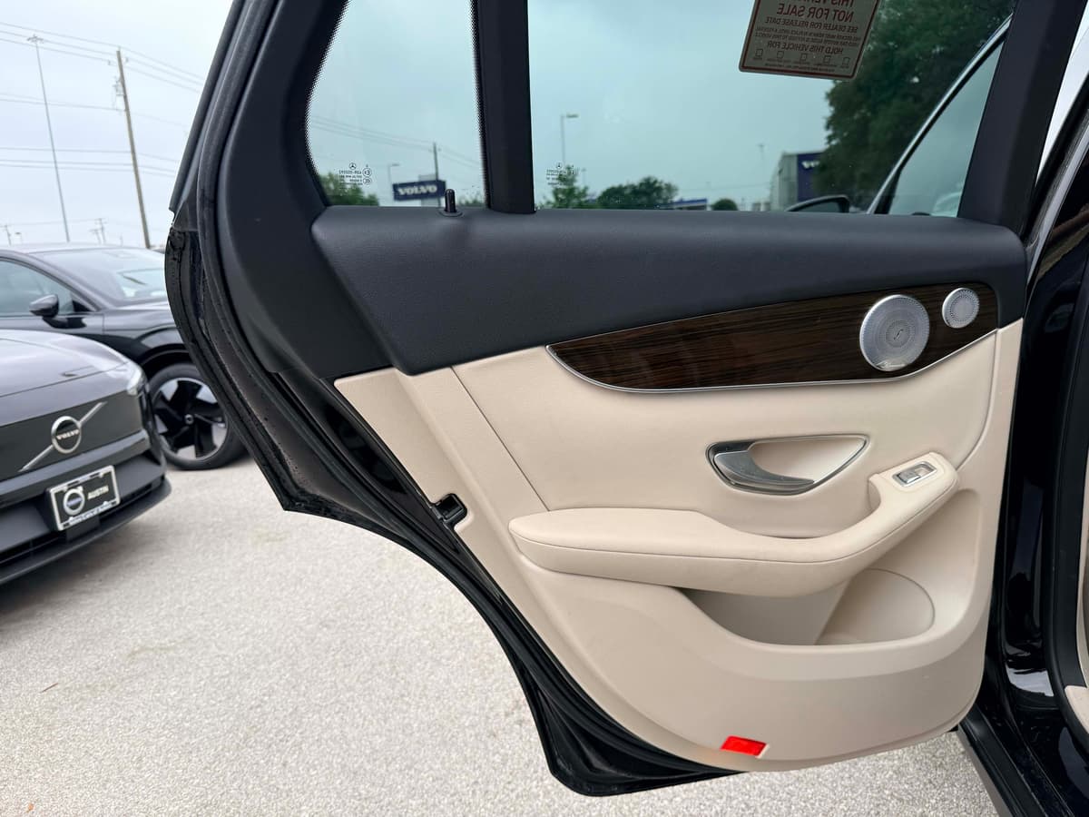 2019 Mercedes-Benz GLC 300 - Image 13