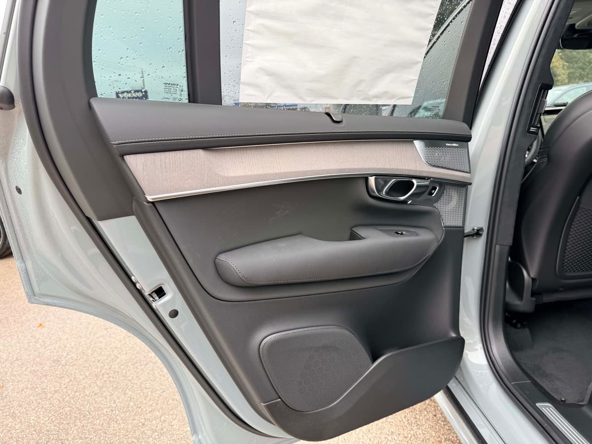 2026 Volvo XC90 - Image 15
