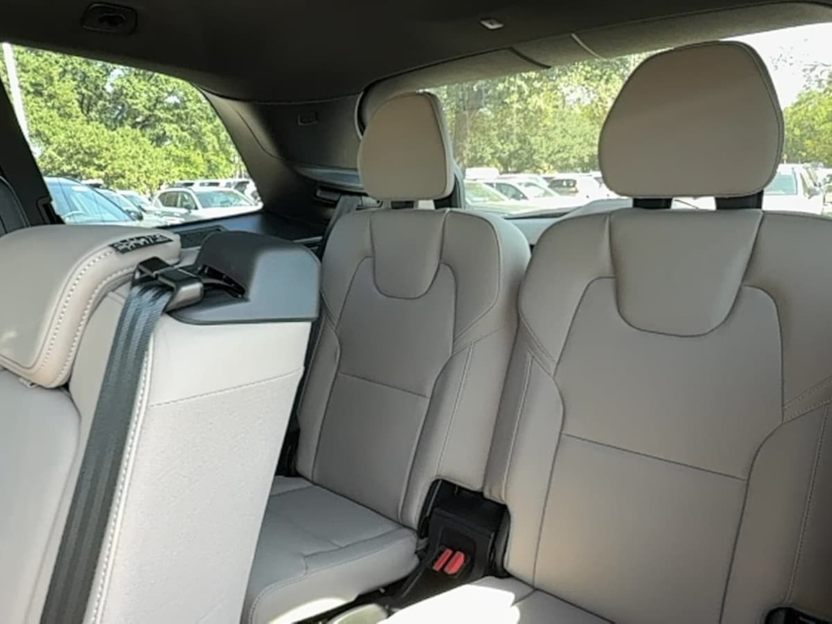 2026 Volvo XC90 - Image 16
