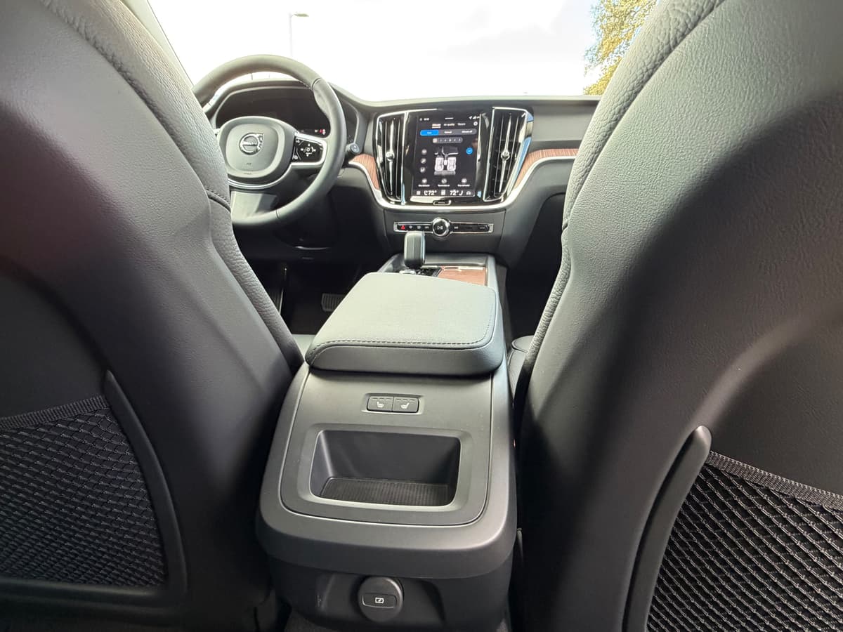 2026 Volvo V60 Cross Country - Image 11
