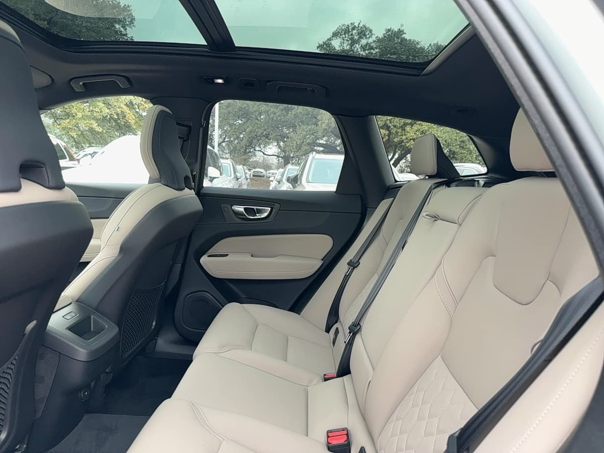 2026 Volvo XC60 - Image 16