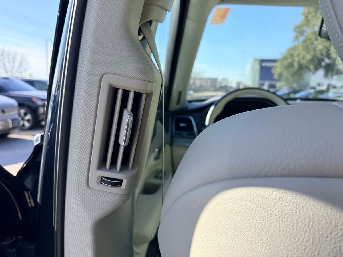 2025 Volvo XC90 - Image 17