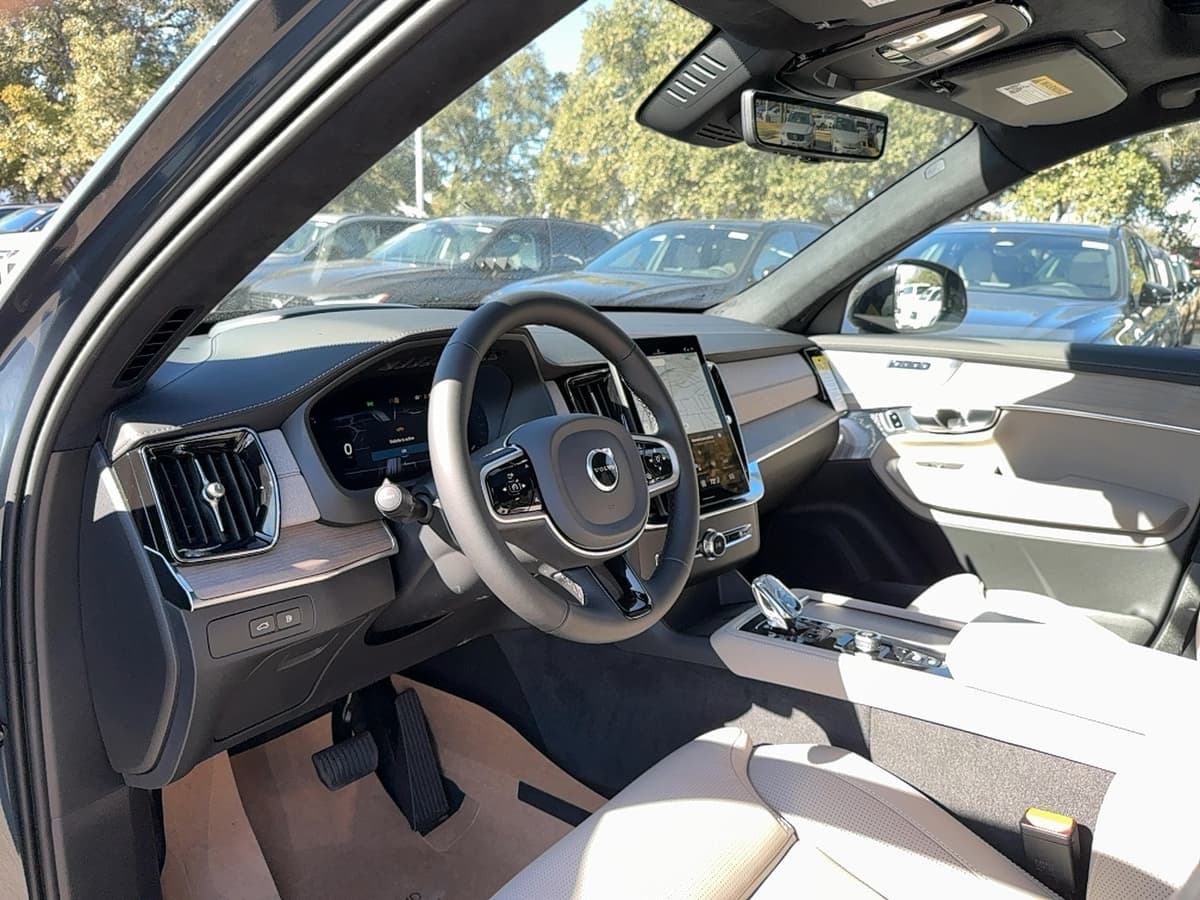 2026 Volvo XC90 plug-in hybrid - Image 11