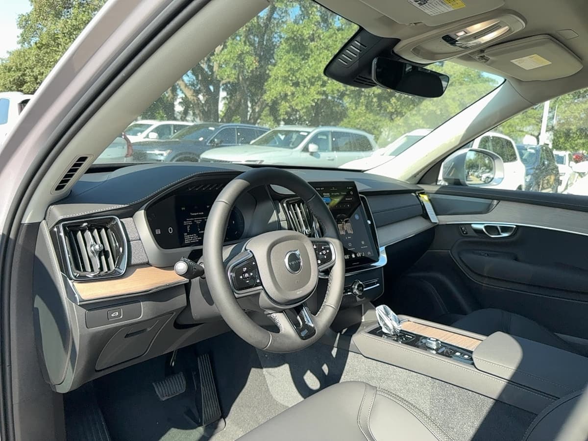 2026 Volvo XC90 - Image 12
