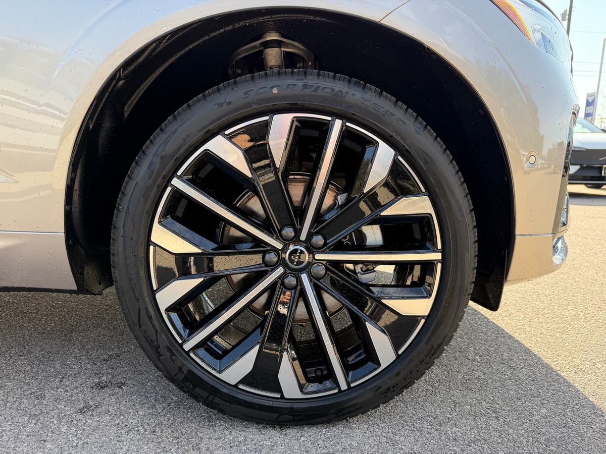 2026 Volvo XC60 - Image 7