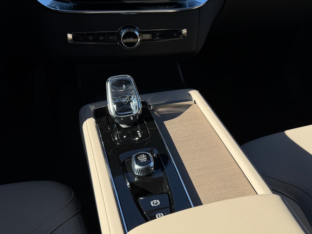 2026 Volvo XC90 plug-in hybrid - Image 14