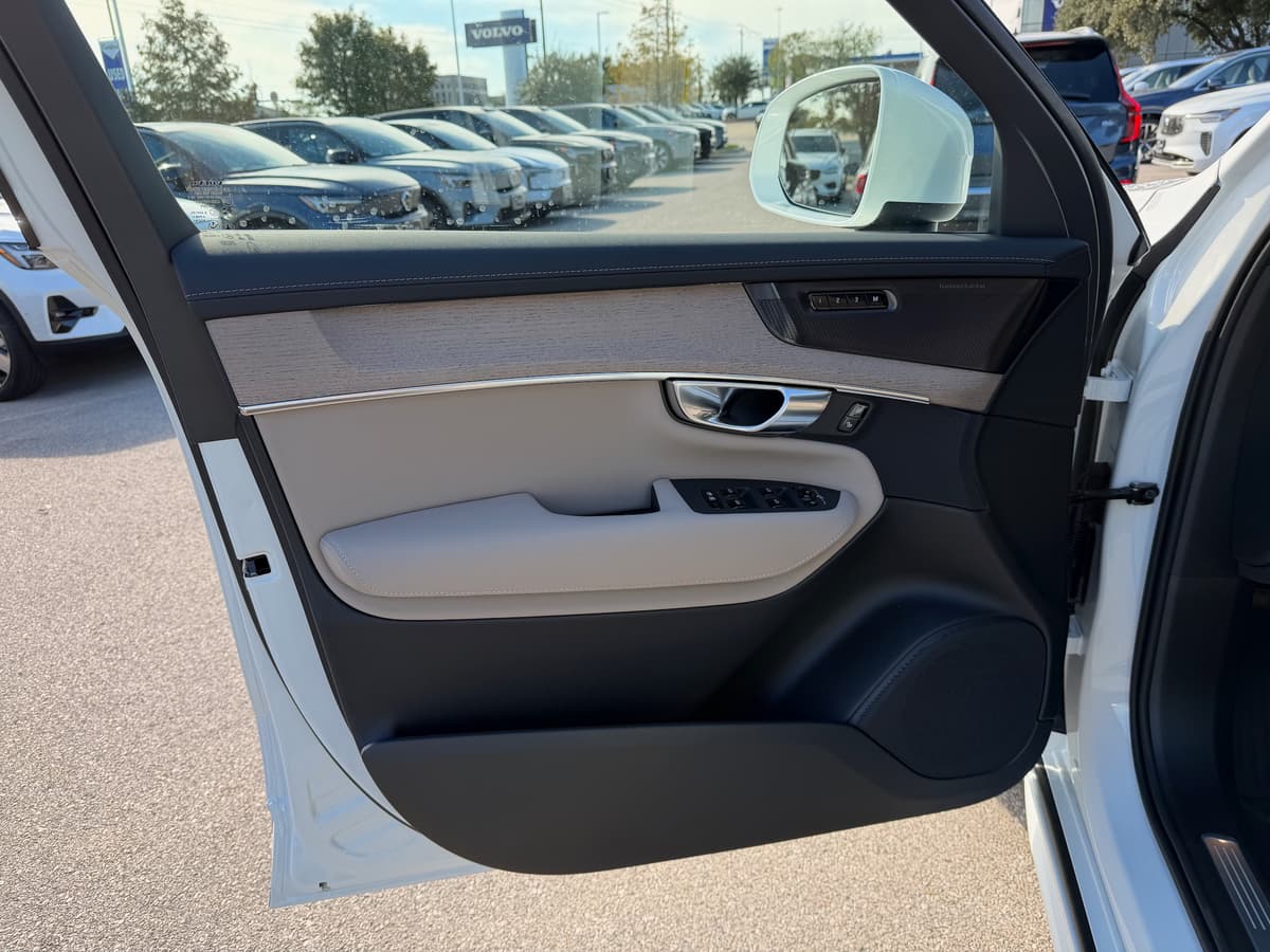2026 Volvo XC90 - Image 18