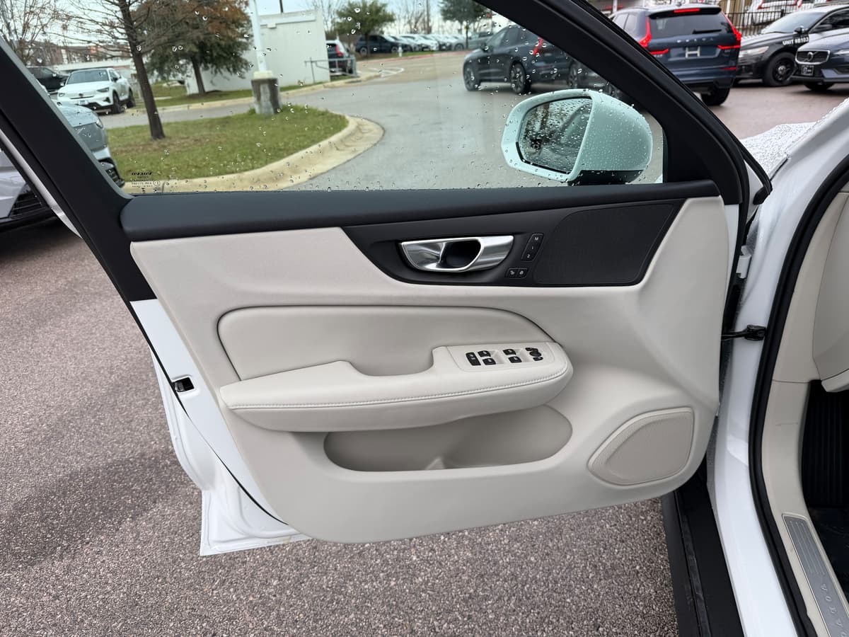 2026 Volvo V60 Cross Country - Image 16