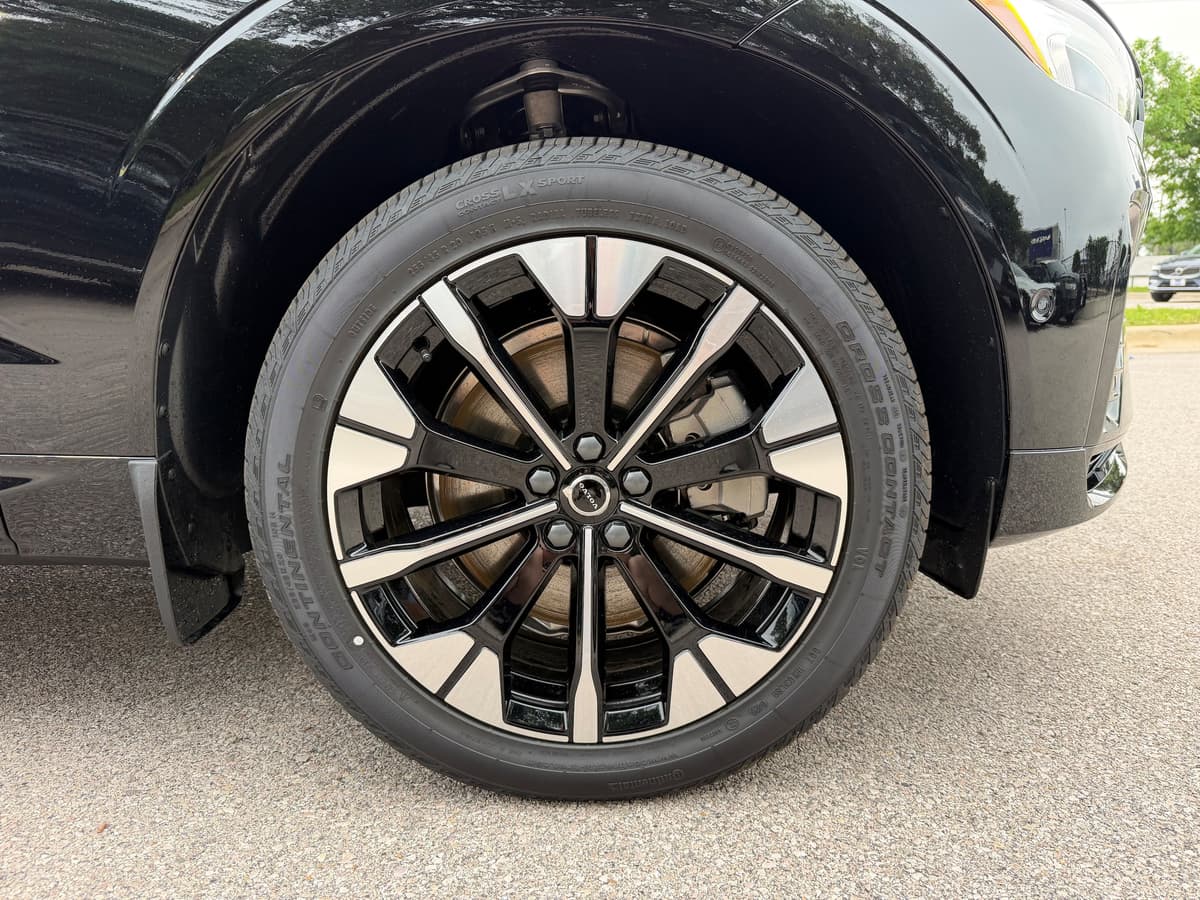 2026 Volvo XC60 plug-in hybrid - Image 6