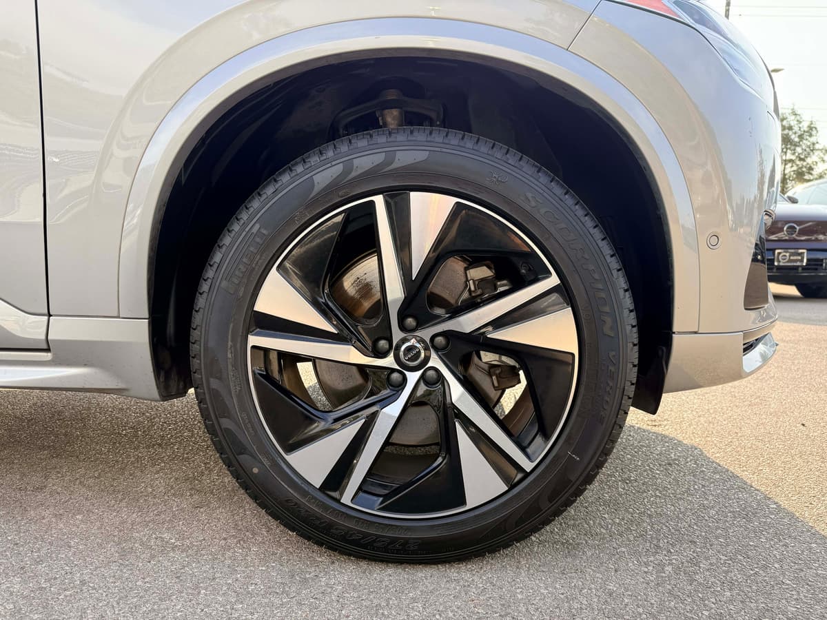 2023 Volvo XC90 Recharge Plug-In Hybrid - Image 8