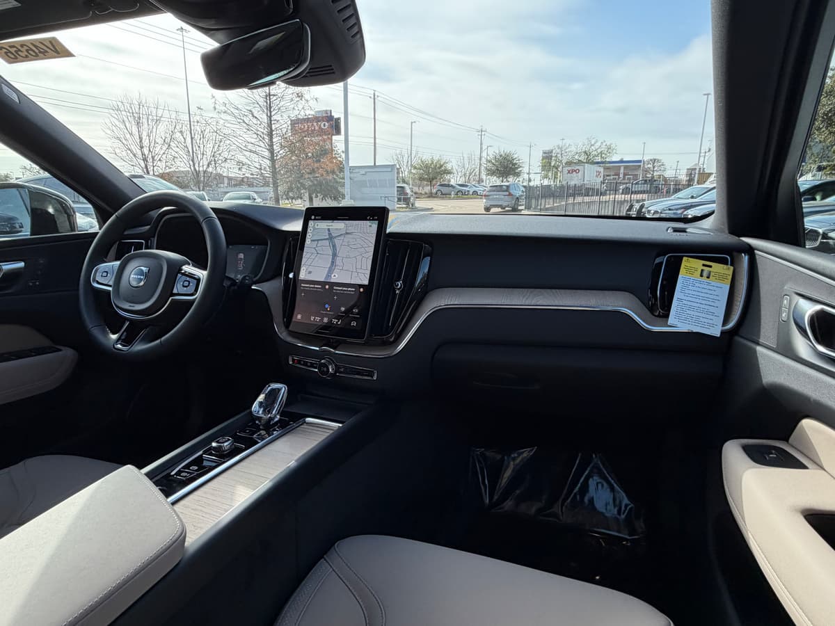 2026 Volvo XC60 - Image 10