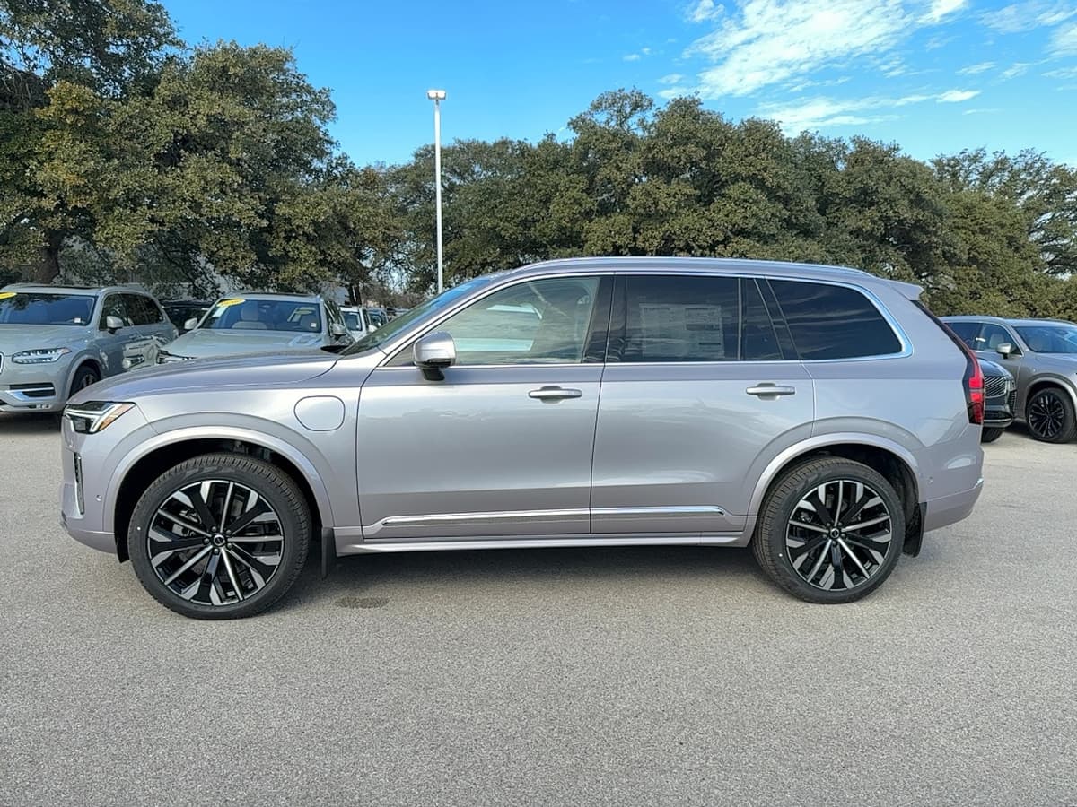 2026 Volvo XC90 plug-in hybrid - Image 3