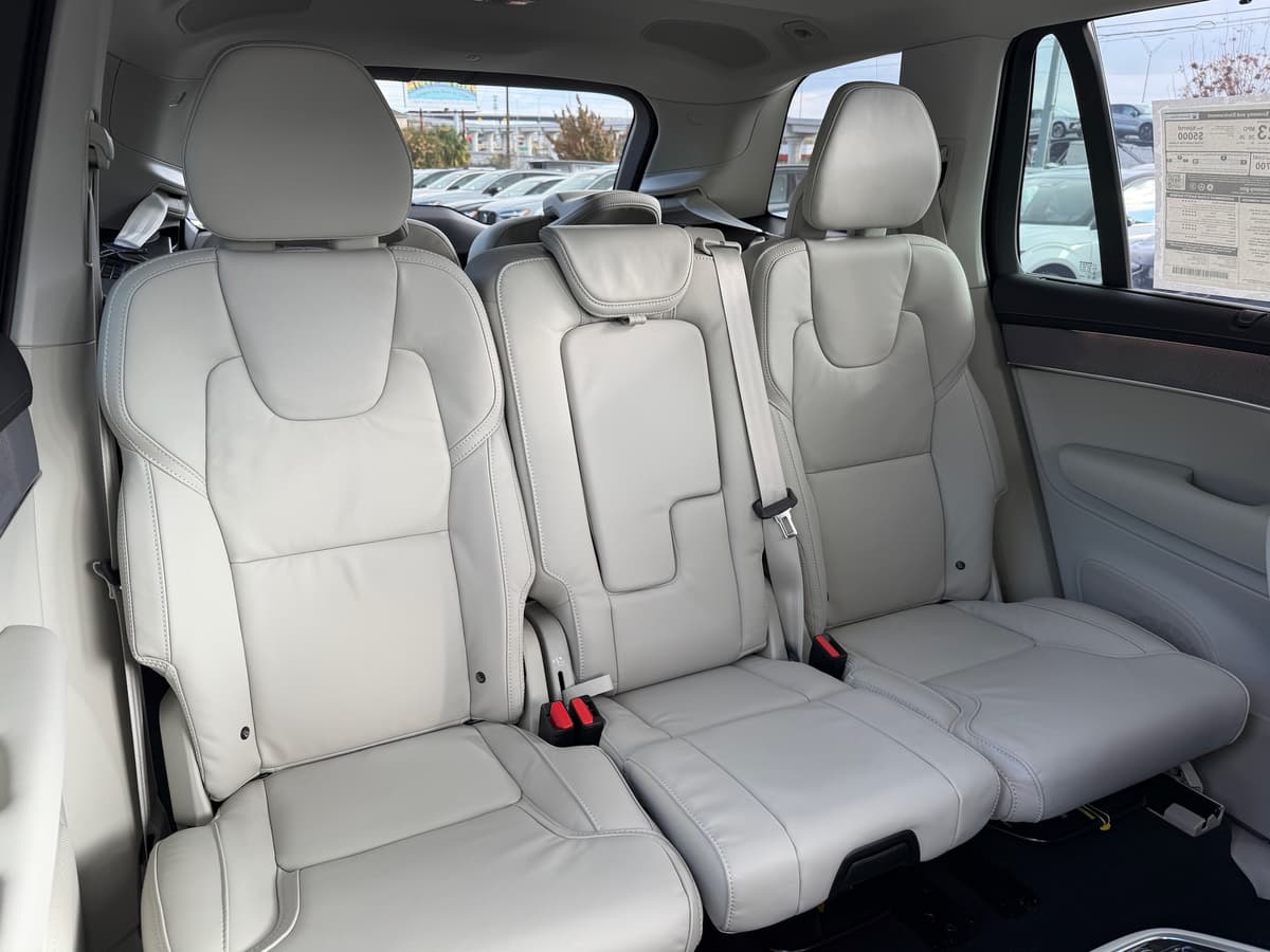 2026 Volvo XC90 - Image 10