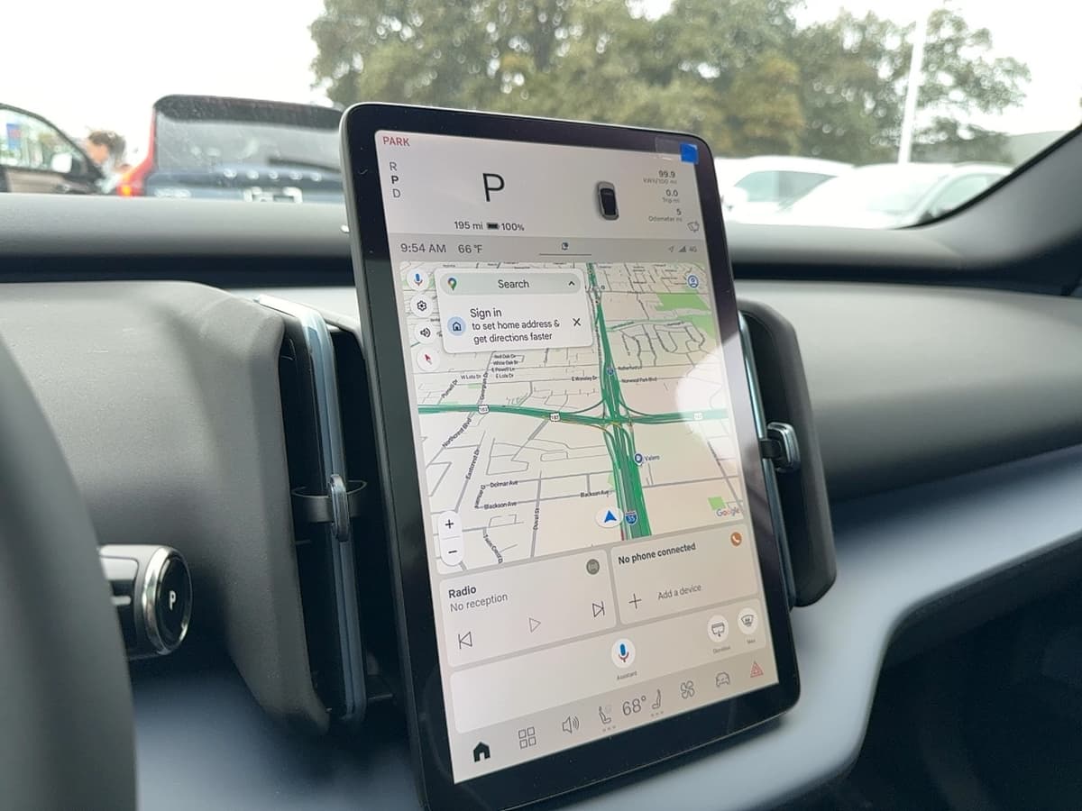 2026 Volvo EX30 - Image 19