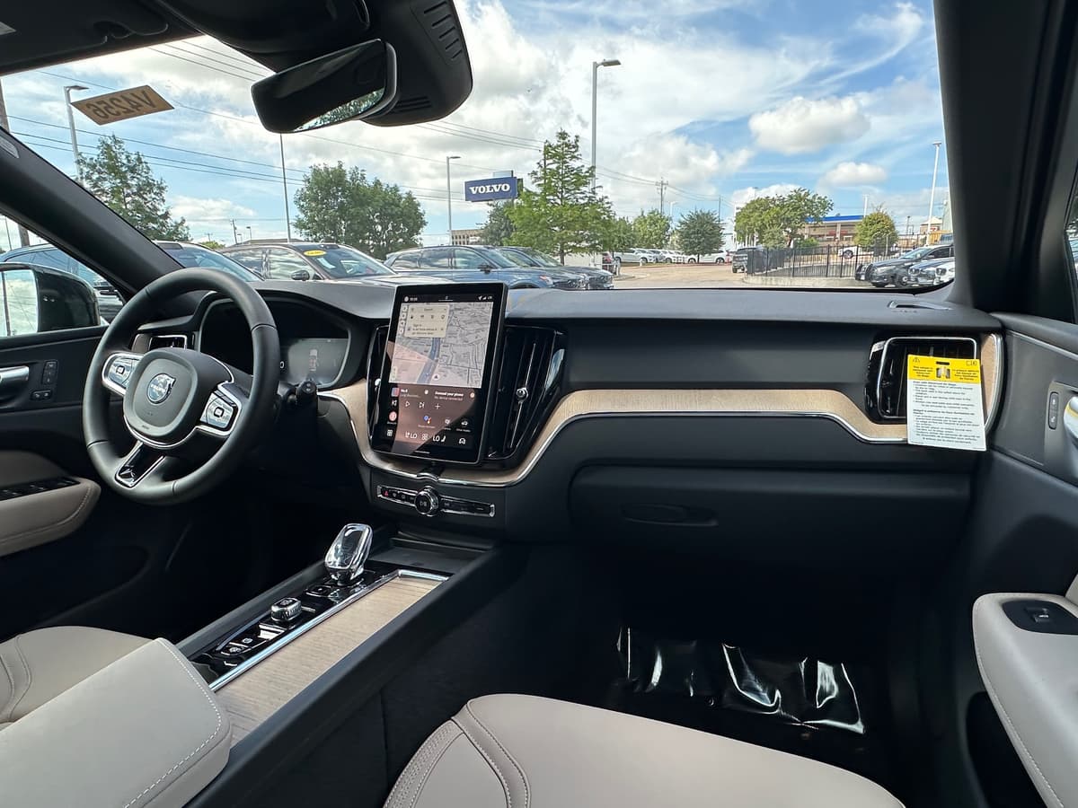 2026 Volvo XC60 - Image 10