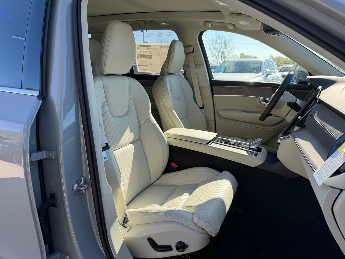 2026 Volvo XC90 - Image 8