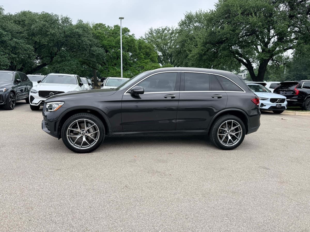 2022 Mercedes-Benz GLC 300 - Image 3