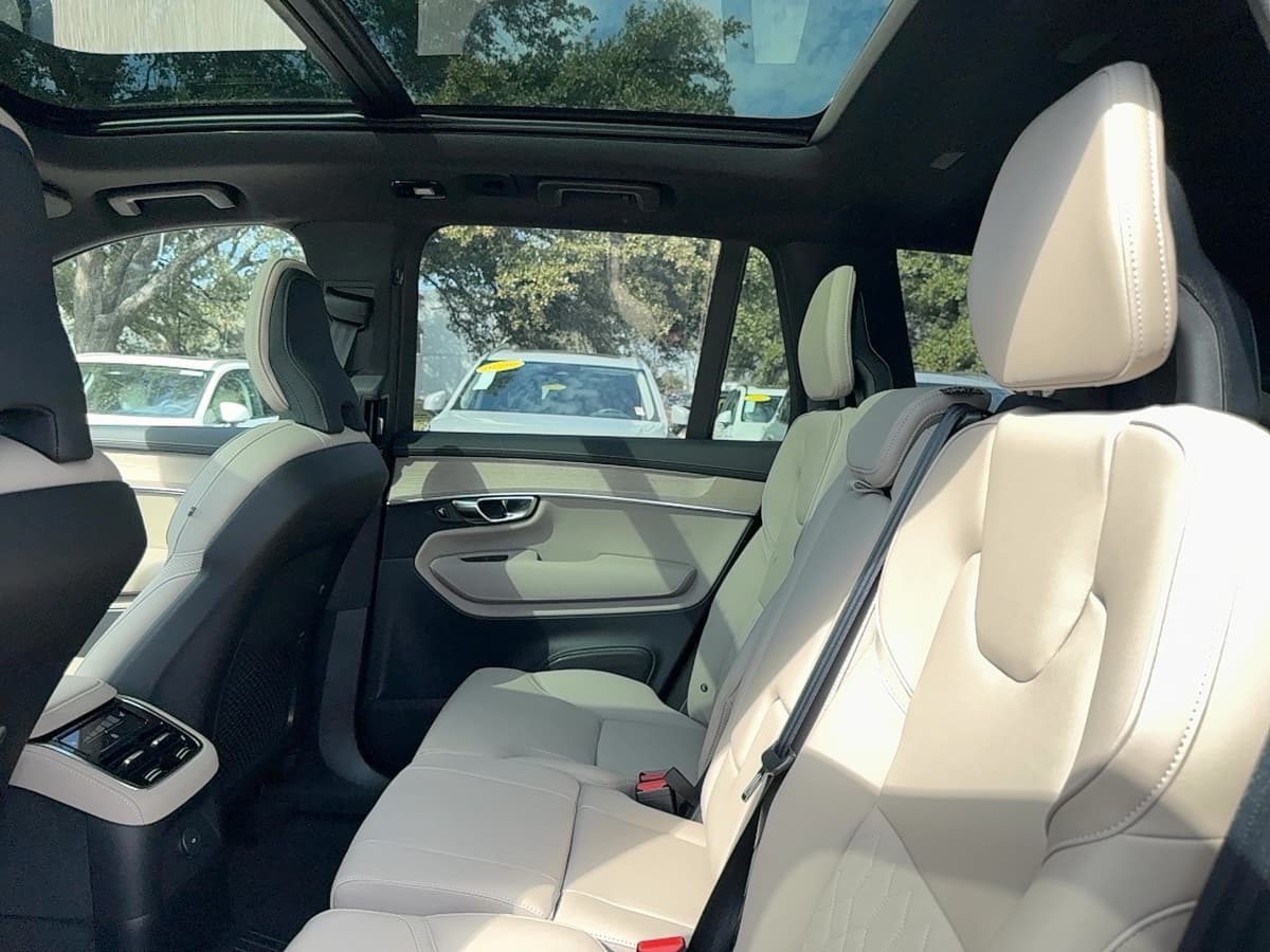 2026 Volvo XC90 plug-in hybrid - Image 14