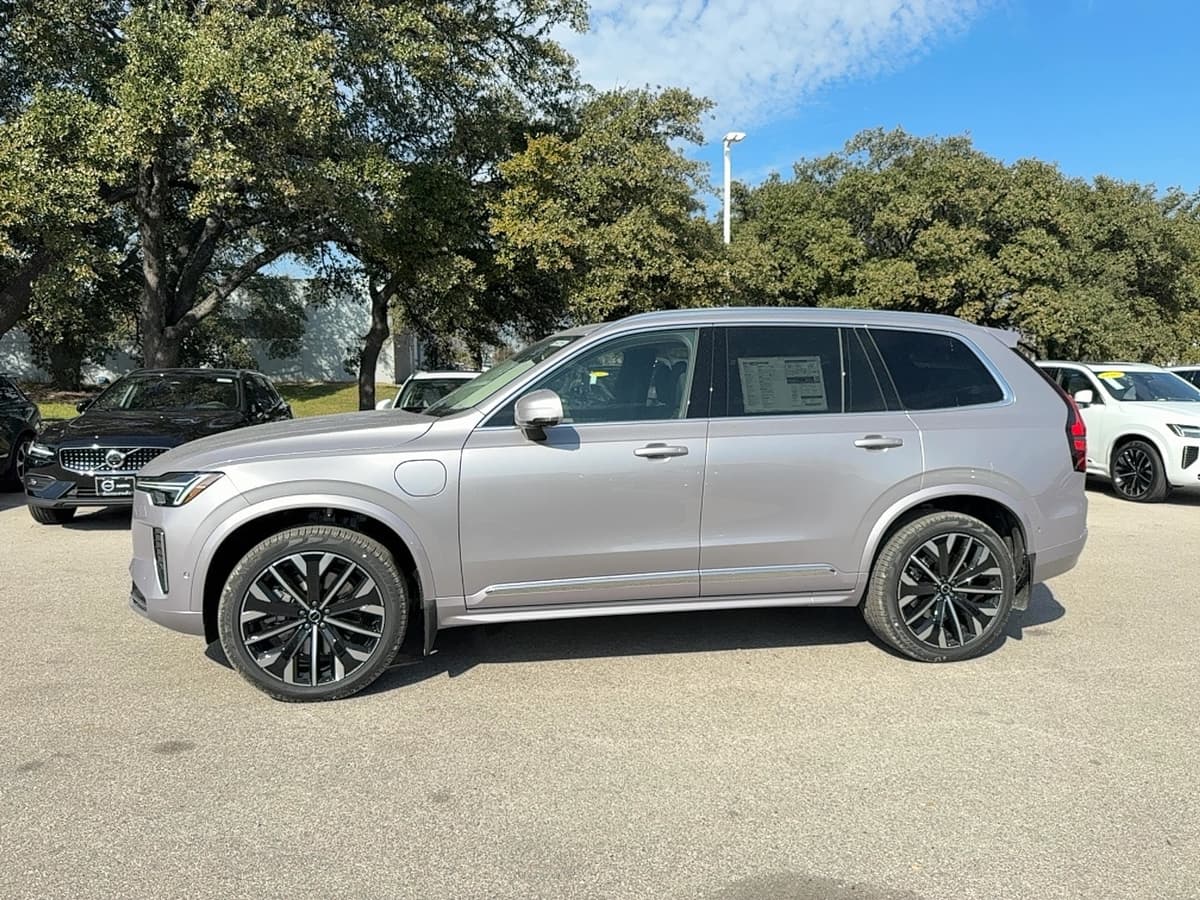 2026 Volvo XC90 plug-in hybrid - Image 3
