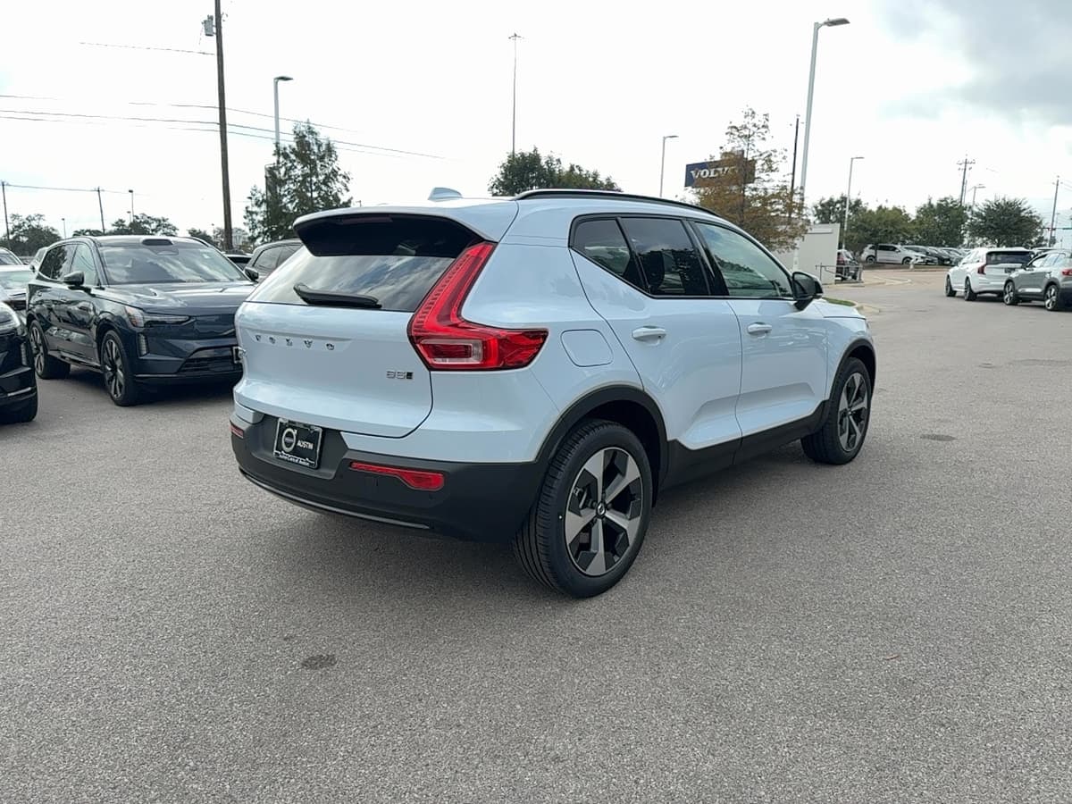 2026 Volvo XC40 - Image 7