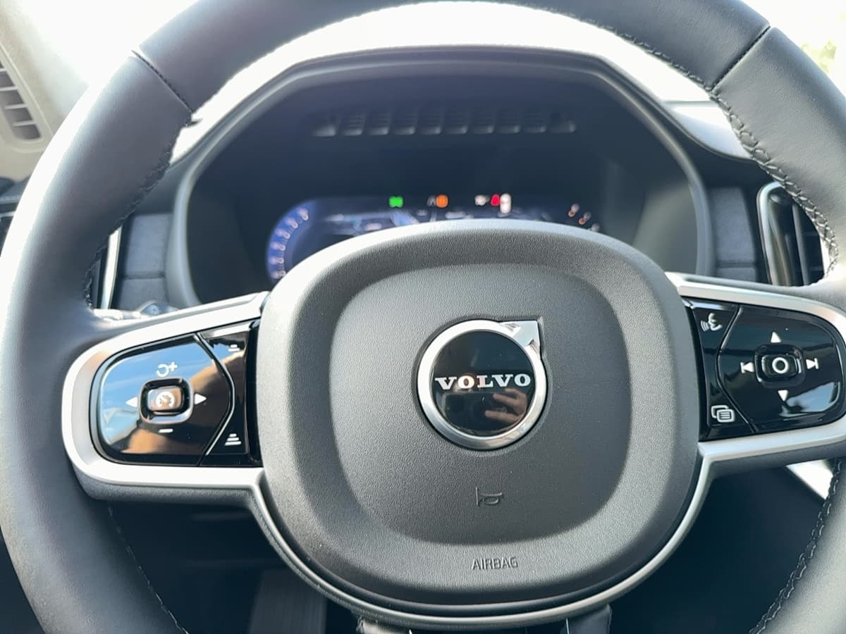 2026 Volvo XC90 plug-in hybrid - Image 20