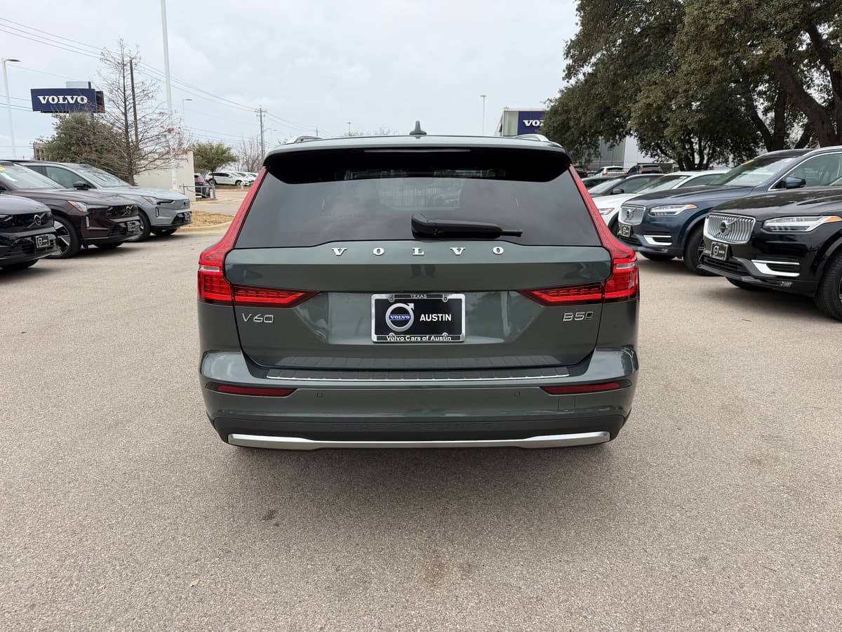 2026 Volvo V60 Cross Country - Image 5