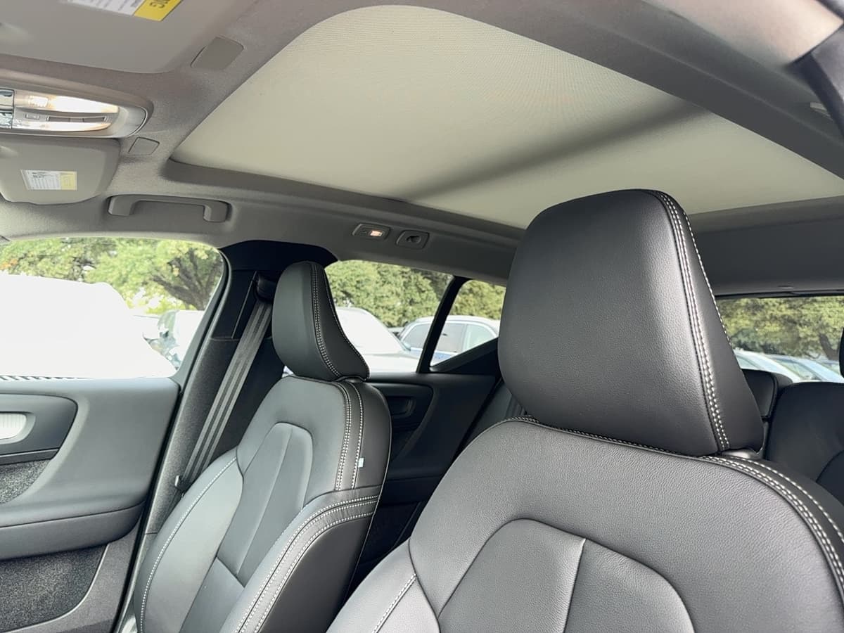 2026 Volvo XC40 - Image 13