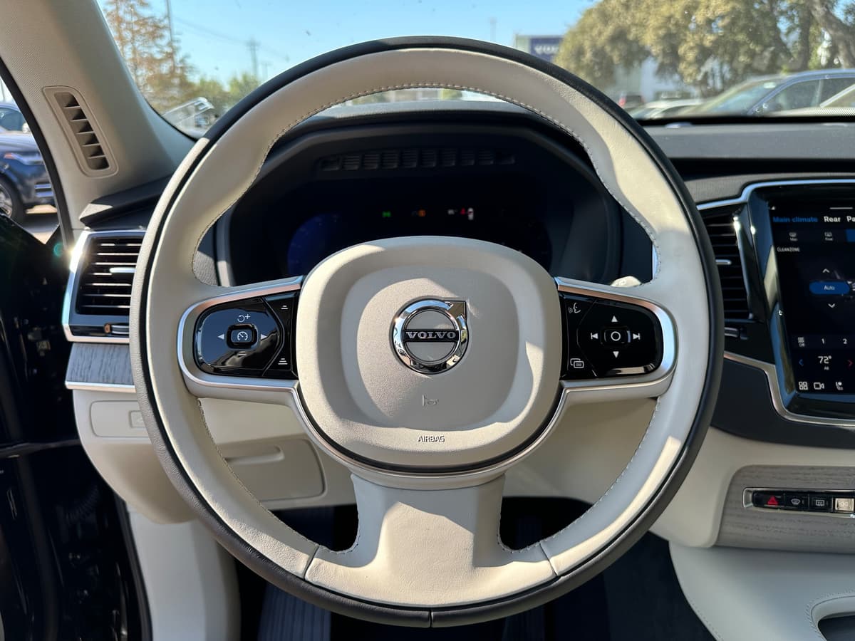 2025 Volvo XC90 - Image 13