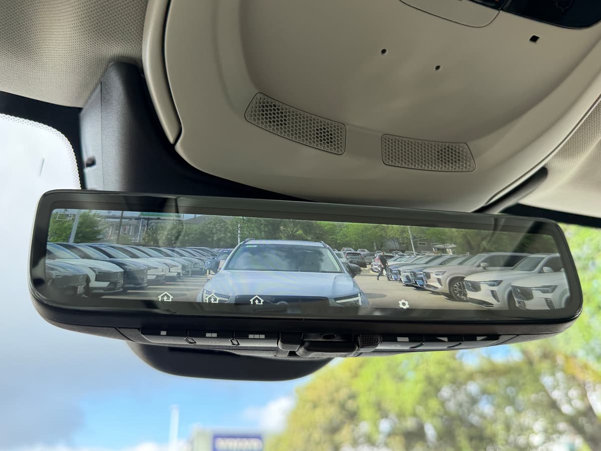 2026 Volvo XC60 plug-in hybrid - Image 17