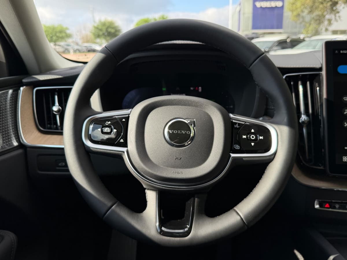 2026 Volvo XC60 plug-in hybrid - Image 14