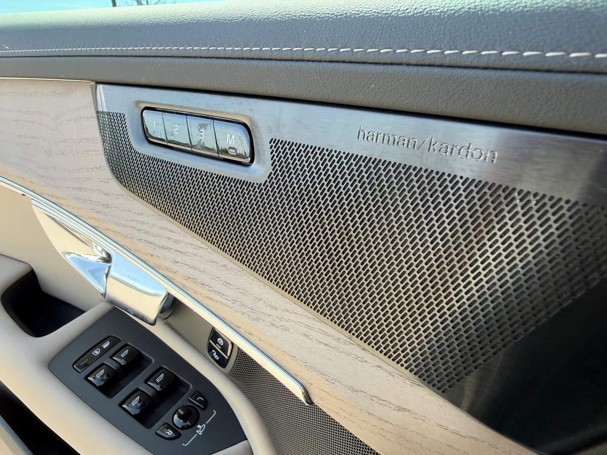 2026 Volvo XC90 plug-in hybrid - Image 18