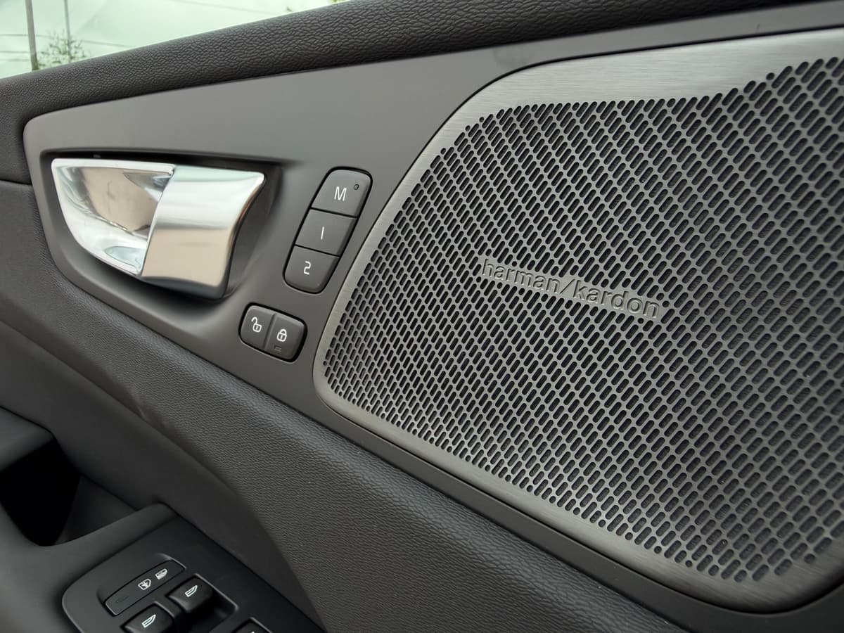 2026 Volvo XC60 - Image 18