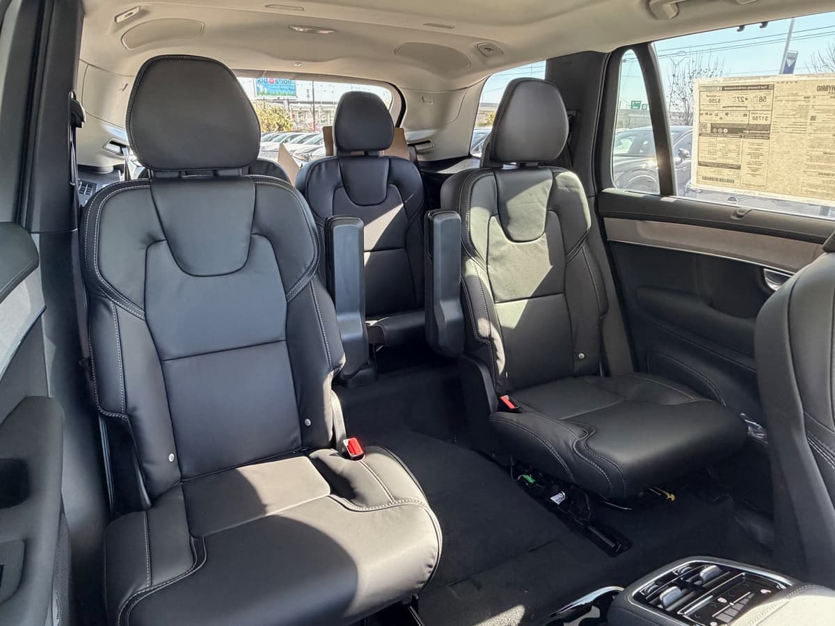 2026 Volvo XC90 plug-in hybrid - Image 10